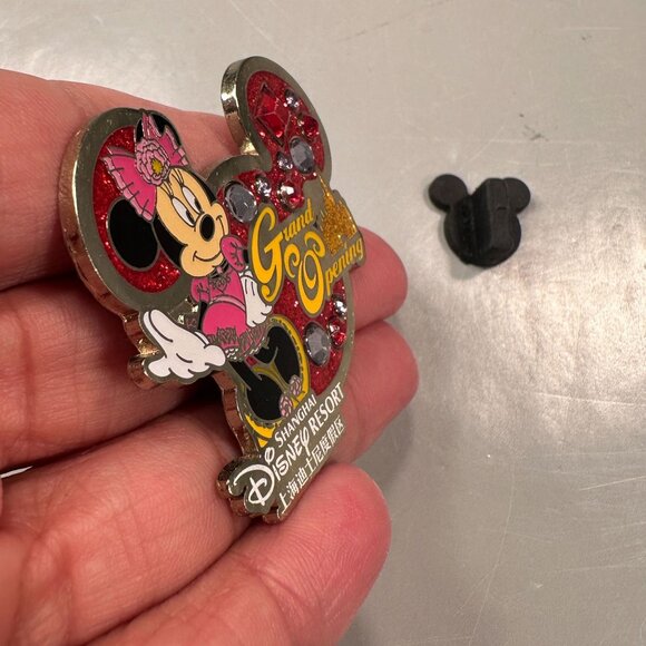 Disney Shanghai Minnie Mouse Trading Pin Mickey Icon Bling Pink Badge - Picture 4 of 6